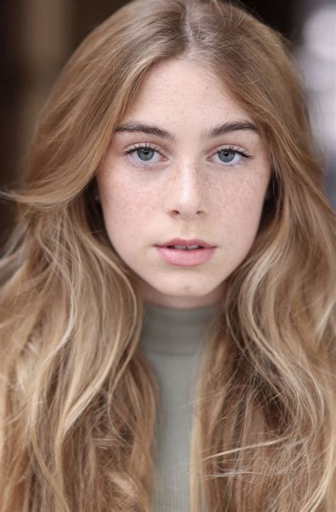 Chloe Berry Professional Profile Photos And Videos On Project Casting