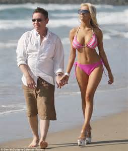 Courtney Stodden Wears Her Stripper Heels To The Beach As She Shares A