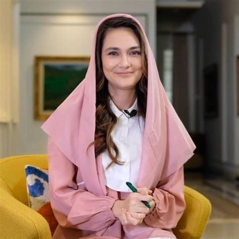 Dalam unggahan tersebut, bowo bahkan membubuhkan emoji hati atau cinta untuk cimoy. Berhijab Jadi Host Kajian Ramadhan Luna Maya Semakin Kalem ...