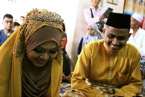 Boleh juga minta surat pemaustatin yang beralamat di johor. ADAT PERKAHWINAN NEGERI JOHOR ~ Kewartawanan Foto