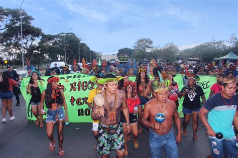 Povos indígenas do Tapajós realizam acampamento de resistência na Praça