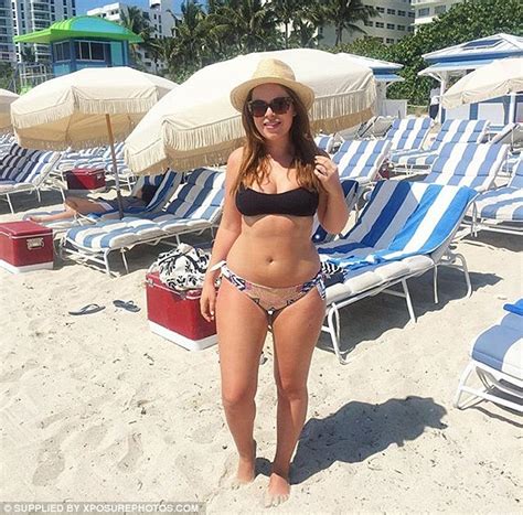 Youtubes Tanya Burr Is All Smiles As She Frolics In The Ocean In Miami
