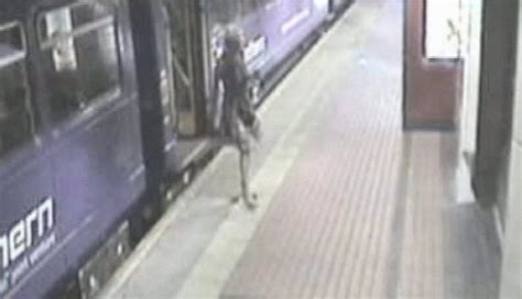Drunk Woman Stumbles Off Platform Under Train At Barnsley Station Daily Mail Online