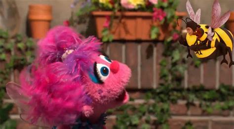Sesame Street Episode 4189 Baby Bear Is Afraid Of Bees