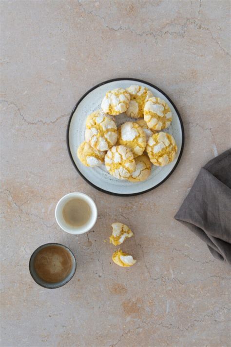 Saffron Hazelnut Crinkle Cookies Nordic Kitchen Stories