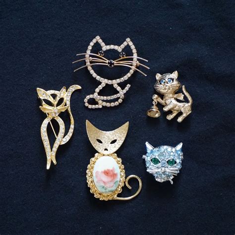 Lot Of 5 Vintage Cat Pins Brooches Gold Tone Silver Tone Rs Porcelain