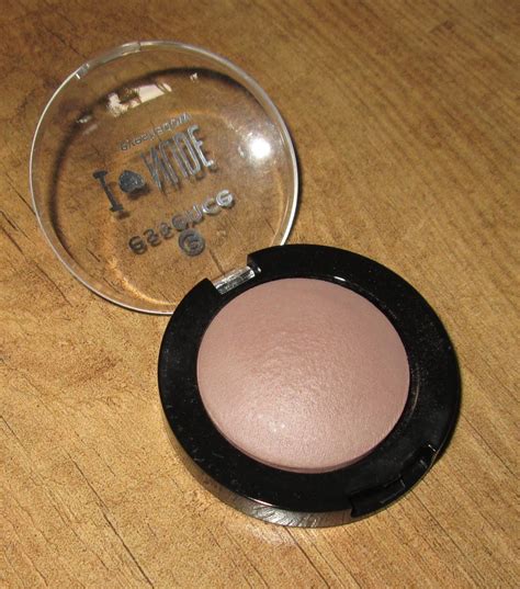 Review Essence I Love Nude Eyeshadow In My Favorite Tauping
