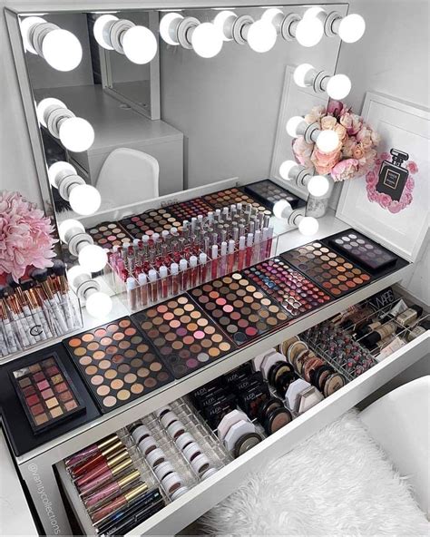42 Maquillaje Magnífico Organización Para Su Habitación In 2020 Makeup Room Decor Makeup