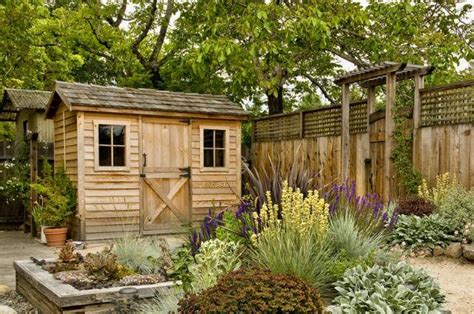 7 Pilihan Desain Pagar untuk Halaman Depan, Belakang dan Taman Rumah