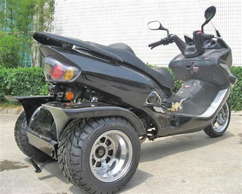 The one i saw looked like this but only had 1 rear wheel. 49cc scooters, 50cc scooters, 150cc scooters to 400cc Gas ...
