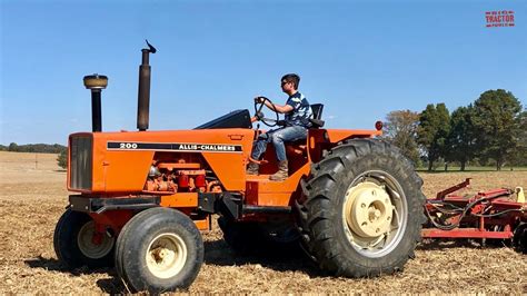 Allis Chalmers 200 Tractor Working On Fall Tillage Youtube