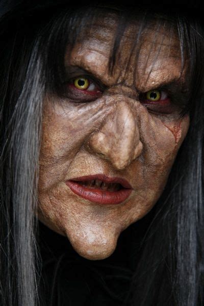 Las brujas son personajes rodeados de esta atmósfera de misterio. Witch Make-up | Halloween costumes women scary, Witch ...