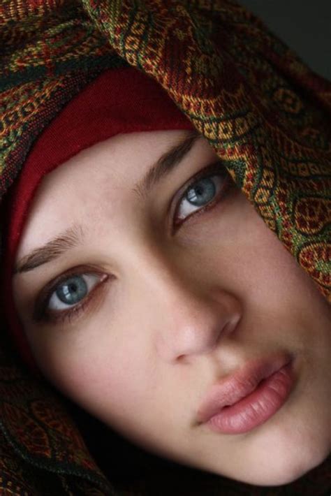 beautiful blue eyes girl with hijab beauty girls face beautiful blue eyes beauty video ideas
