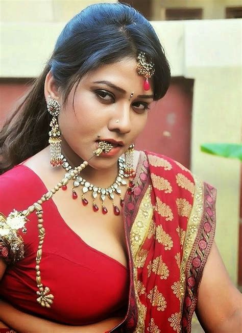 Pin By Navneet Jain On India Beauty Saree Navel Saree Beautiful Saree