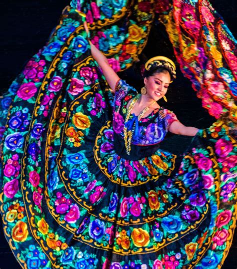 Ballet Folkl Rico In Mexico City Mexican Dresses Ballet Folklorico Traditional Dresses