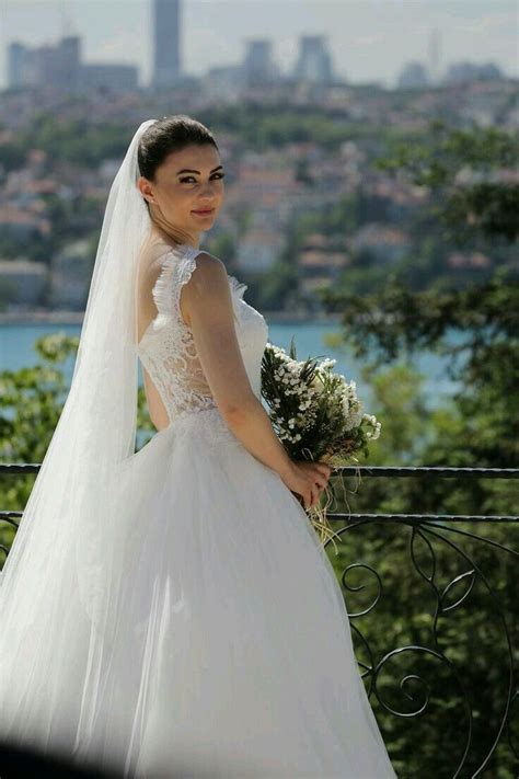 Burcu özberk en son hangi dizide oynadı? burcu özberk askimmm♥♥♥ | Uzun gelinlikler, Fotoğraf, Kızlar