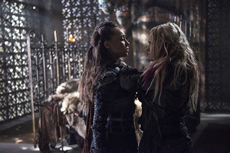 Clarke And Lexa Kiss Their First Kiss I Still Remember This Scene Does Anyone Else Feel