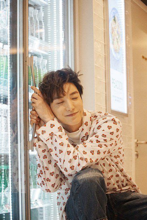 The latest tweets from super junior (@sjofficial). Super Junior's Leeteuk Models for "The Celebrity" at SM's ...