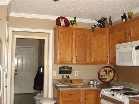 Painting cabinets preserves their integrity and provides a fresh new look without the cost of replacement. kitchen+paint+colors | PLEASE HELP choosing paint color ...