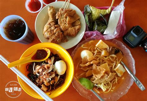 The fishball char koay teow from larut matang hawker center's stall 78… fish balls the size of eyeballs (image © marco ferrarese). 尝 之 不 尽 的 太 平 拉 律 马 登 美 食 中 心