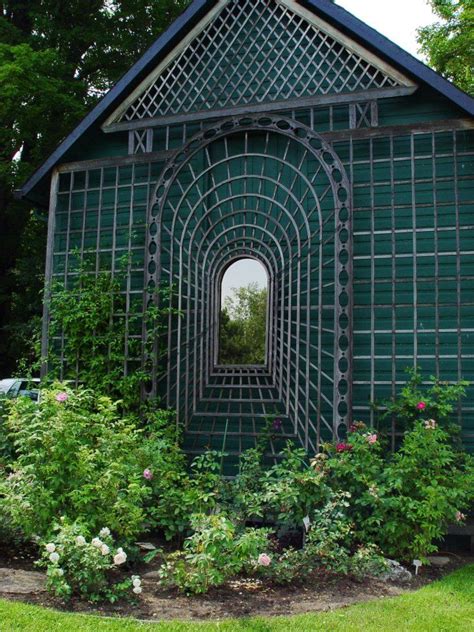Optical Illusion Trellis With Mirror In Center This Would Be Awesome