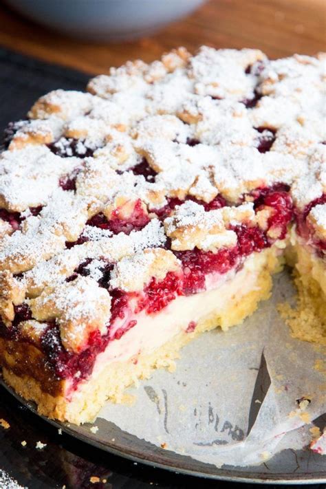 Ein toller kuchen, der sich in windeseile herstellen lässt und dennoch optisch ziemlich beeindruckend ist. kaese-himbeerkuchen-mit-streusel-rezept-02 | Kuchen ...