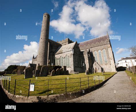 St Canices Cathedral Curch And Round Tower In Kilkenny Ireland Stock