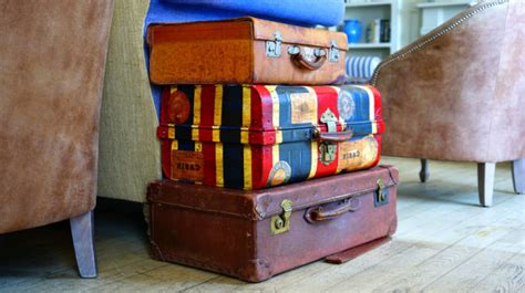 7 Diy Ways To Upcycle Vintage Suitcases Diy Projects
