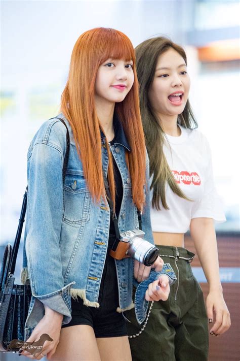 :sweat_smile el de jisso y jennie. BlackPink Lisa or Jenny's face you like more | Jennie ...