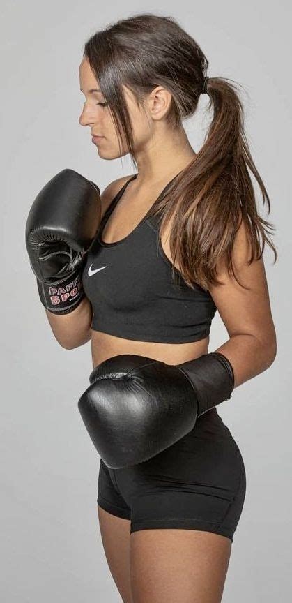 Pin By Clark Singh On Boxing Girls Boxing Girl Woman Boxer Female Boxers