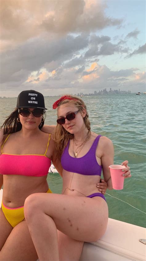 Dakota Fanning In Bikini With Friends My XXX Hot Girl