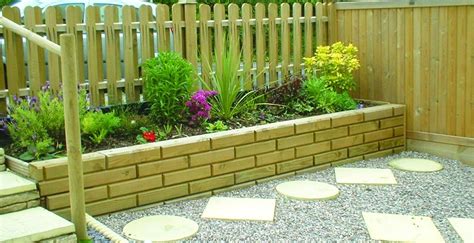 You don't need to spend a fortune either as there are plenty of cheap ways to fence off your yard space, without compromising on that pop of color or cool design either. Garden Fencing, Gates and More: Timber Wall Ideas