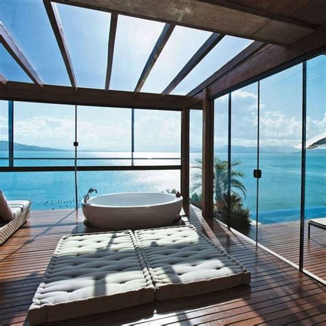 17 Dream Bathrooms With Million Dollar Views That Will