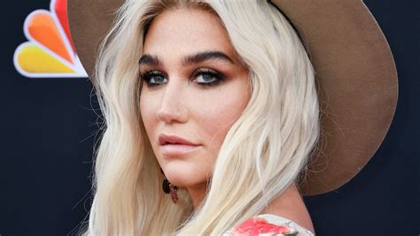 Kesha Is Celebrating Her Freckles As Her New Years Resolution And Her