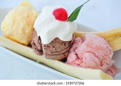 Classic Banana Split Ice Cream Stock Photo 1939727203 Shutterstock