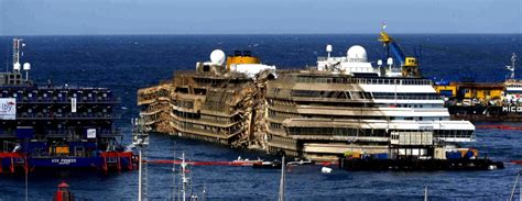 La présente édition a été réalisée avec l'aide et le soutien de l'association française du titanic. Le naufrage du Costa Concordia - Hors de contrôle ...