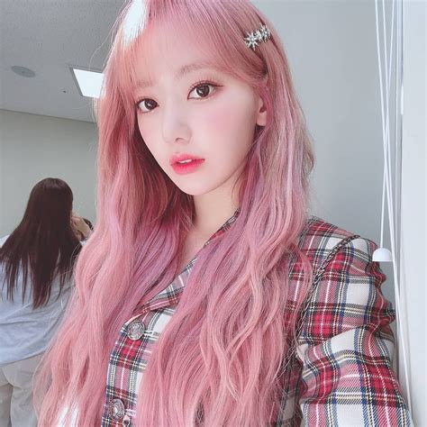 iz one global on twitter pink hair sakura sakura miyawaki