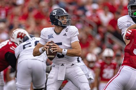 Weekend Football Betting Picks: Best Bets for College Bowl Games and