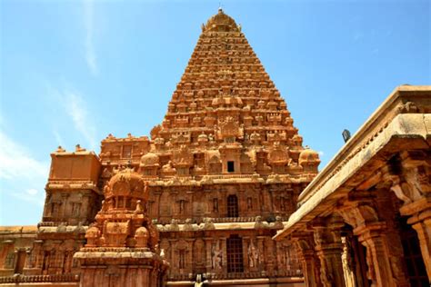 Brihadeeshwara Temple Architecture Of Tanjore Tamil Nadu India The