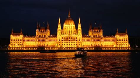 See more ideas about hungary, castle, budapest. Budapest by night: Buda Castle, Parliament & Chain Bridge ...