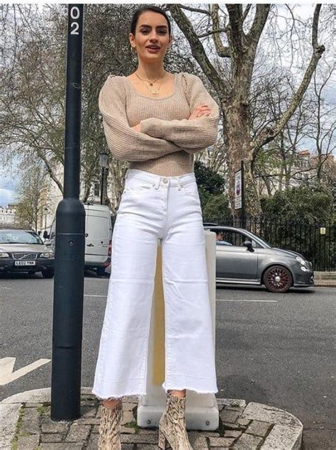 25 Stylish Wide Leg Jeans Outfits In 2024 You Must Try Petite White
