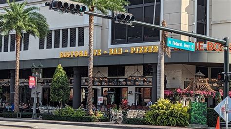Louie Bossis Ristorante Bar Pizzeria Review Boca Raton South Florida