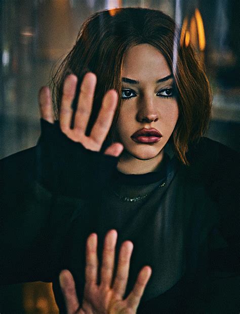Madelyn Cline: Stunning Photos & High-Res Images