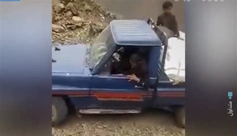 شاشوف shashofلقطات مرعبة توثّق لحظة سقوط سيارة محمَّلة برُكّابها من قمة جبل في ⁧‫ذمار‬⁩ اليمنية
