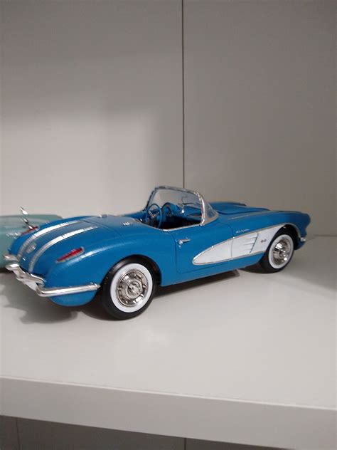 1958 Corvette Roadster Plastic Model Car Kit 125 Scale 07037