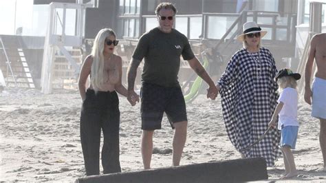 Tori Spelling Dean Mcdermott And Candy Spelling Hold Hands During