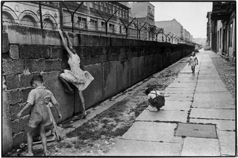 Berlin Face Au Mur