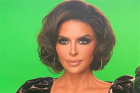 Lisa Rinna Recalls Lip Injection Experience Rinna Beauty Style And Living