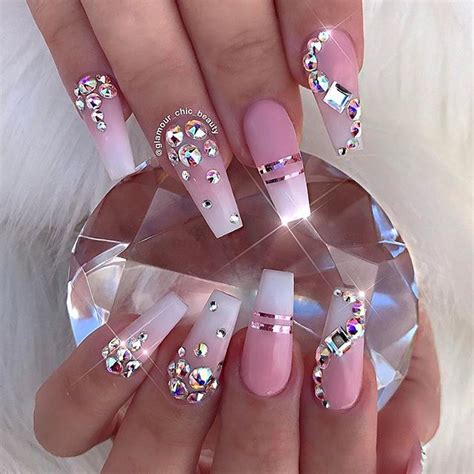 𝐋𝐔𝐗𝐔𝐑𝐘 𝐍𝐀𝐈𝐋 𝐋𝐎𝐔𝐍𝐆𝐄 glamour chic beauty is on instagram bling nail art rhinestone nails