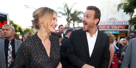 Weird Things Happen When Jason Segel And Cameron Diaz Stand In Front Of